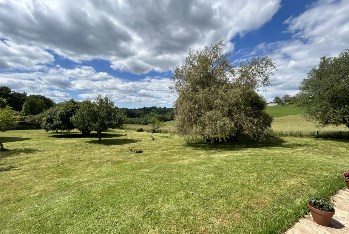 Maison spacieuse avec 5 chambres à Saint Clément en Corrèze 