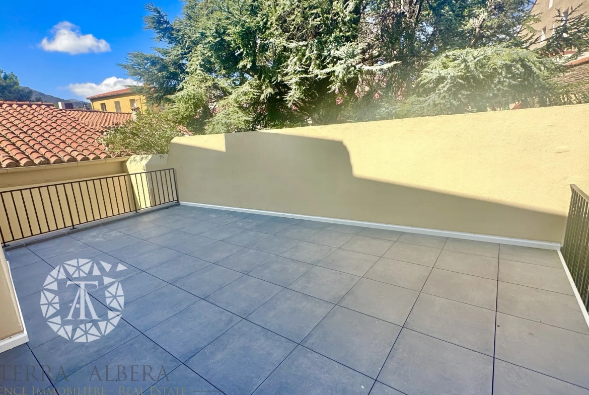 Appartement rénové avec grande terrasse à Port-Vendres 