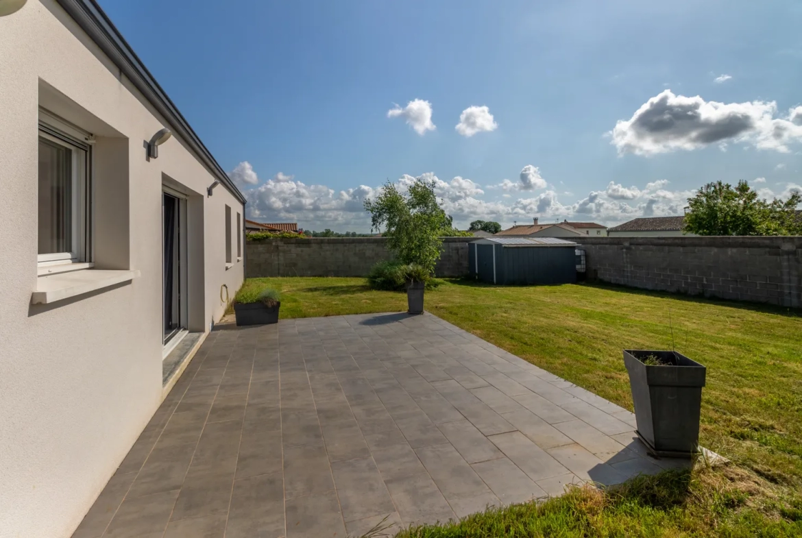 Single-Storey House - 3 Bedrooms - Garage - Garden - Saint-Savinien 