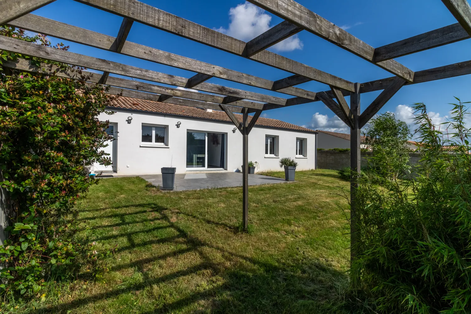 Single-Storey House - 3 Bedrooms - Garage - Garden - Saint-Savinien 