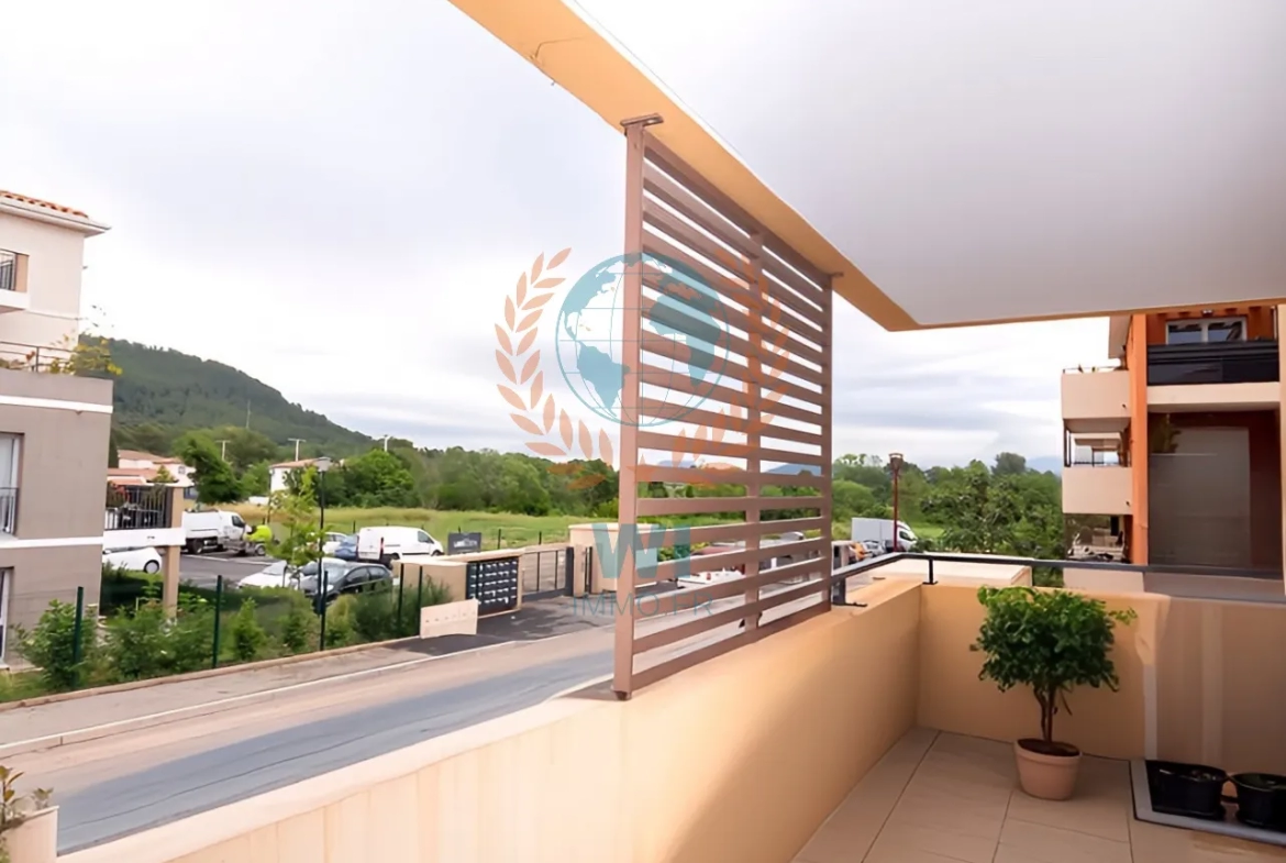 Appartement lumineux avec terrasse et parking à Les arcs sur argens 