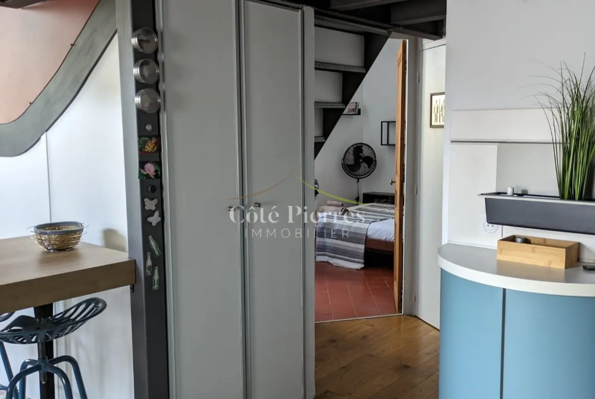 Bel Appartement de Type 3 Rénové à Nîmes avec Balcon 