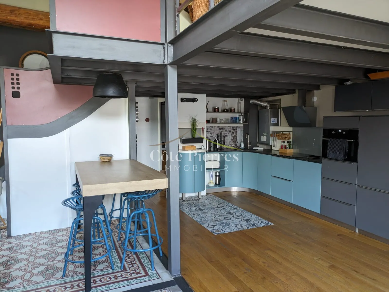 Bel Appartement de Type 3 Rénové à Nîmes avec Balcon 