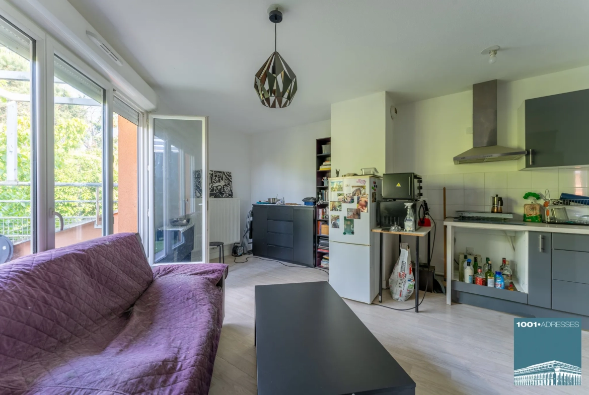 Appartement deux pièces avec terrasse et parking privatif à Villenave d'Ornon 