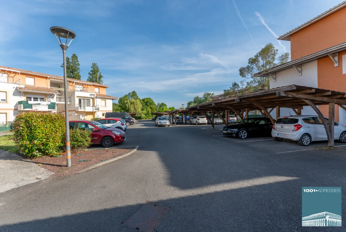 Appartement deux pièces avec terrasse et parking privatif à Villenave d'Ornon 