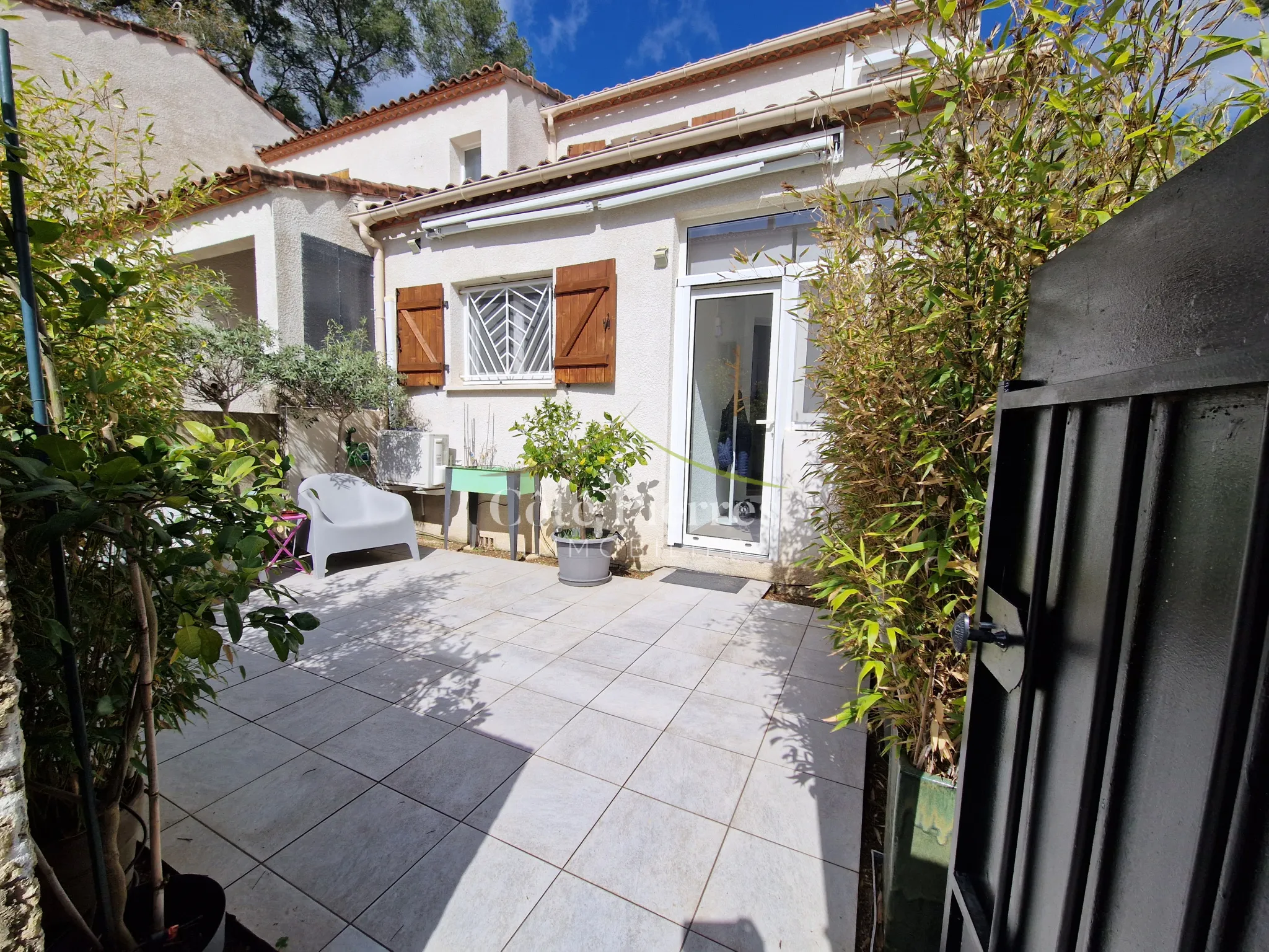 Belle Maison à Nîmes avec Chambre Climatisée et Garage 