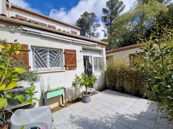 Belle Maison à Nîmes avec Chambre Climatisée et Garage