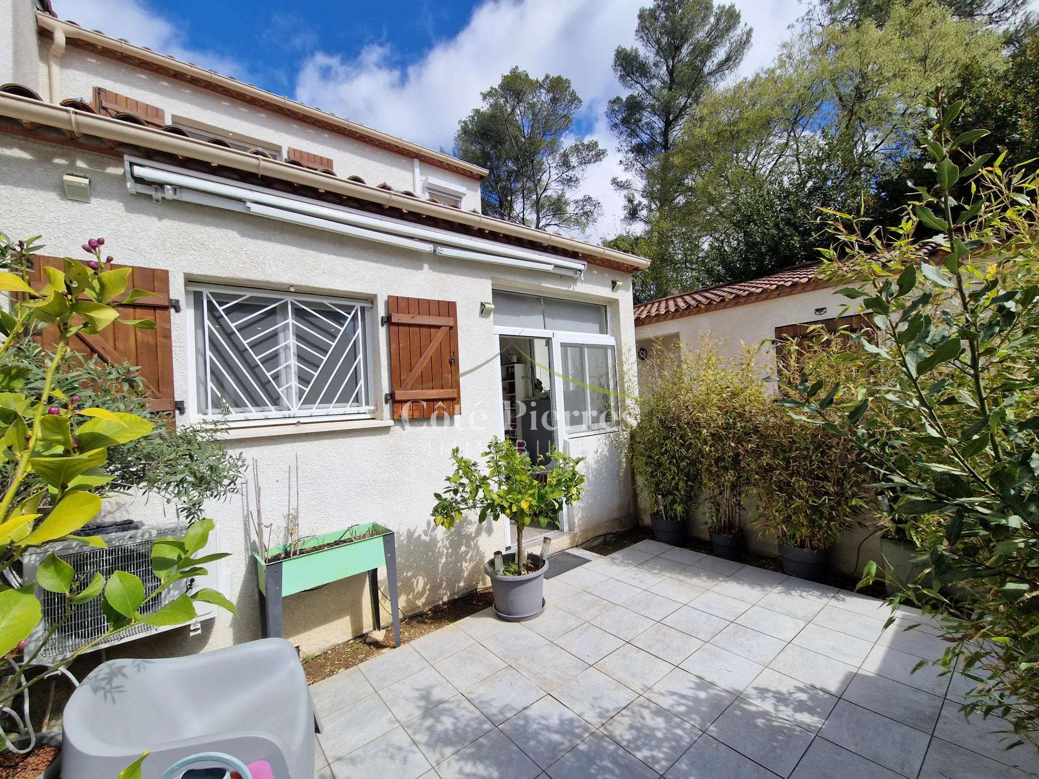 Belle Maison à Nîmes avec Chambre Climatisée et Garage 