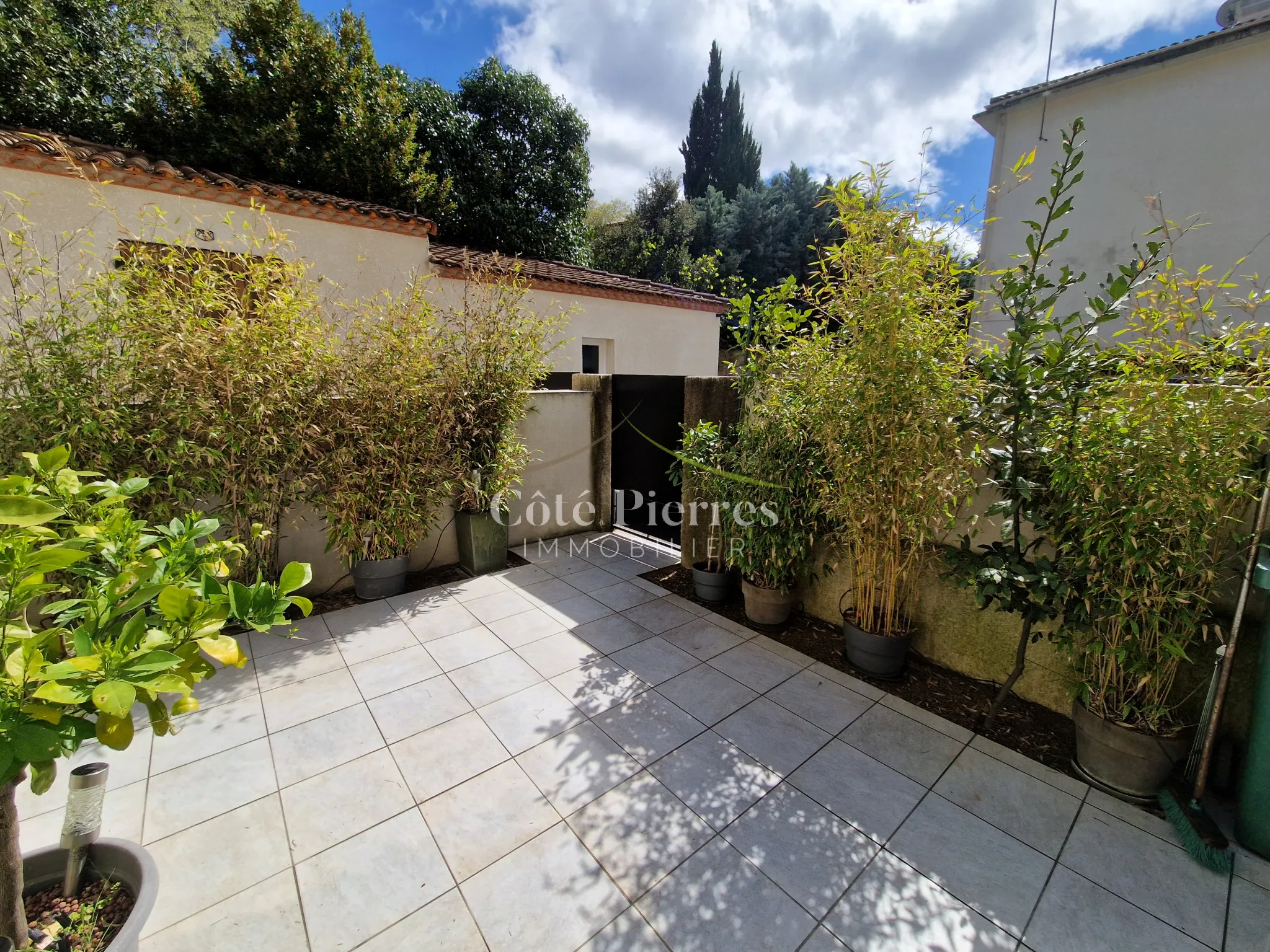 Belle Maison à Nîmes avec Chambre Climatisée et Garage 