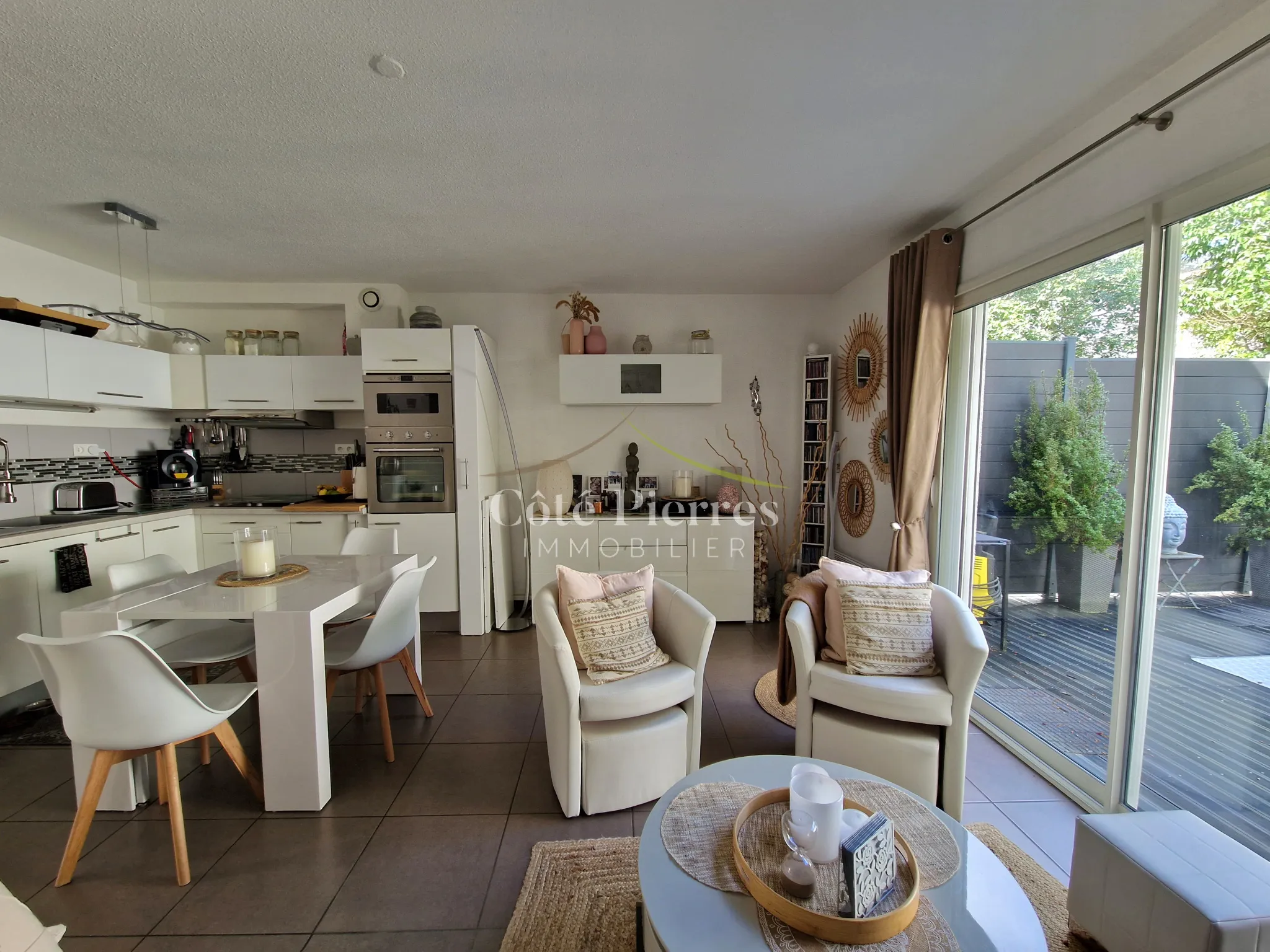 Belle Maison à Nîmes avec Chambre Climatisée et Garage 