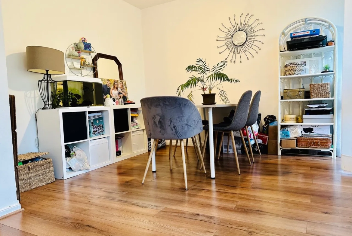 Appartement avec piscine et balcon - Fontenay le Fleury 