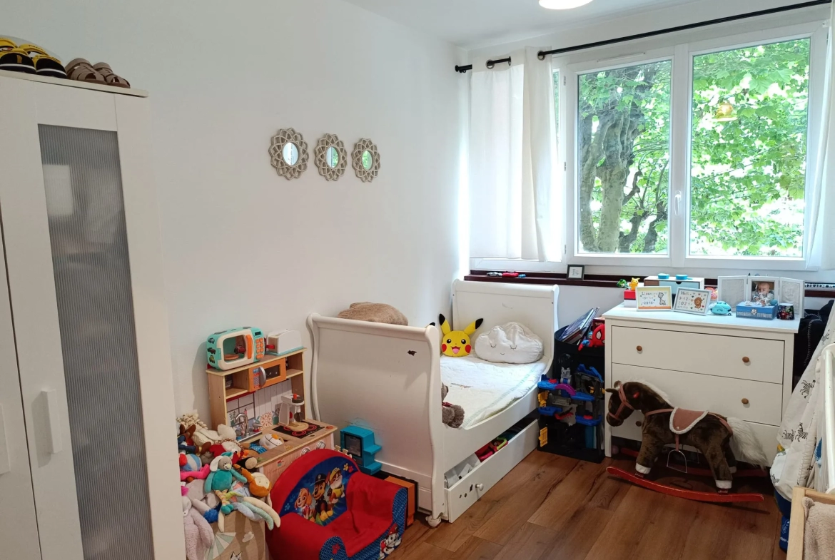 Appartement avec piscine et balcon - Fontenay le Fleury 