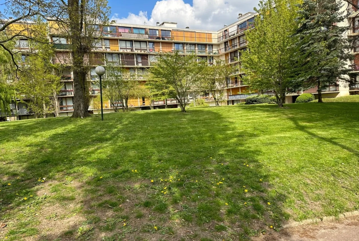 Appartement avec piscine et balcon - Fontenay le Fleury 