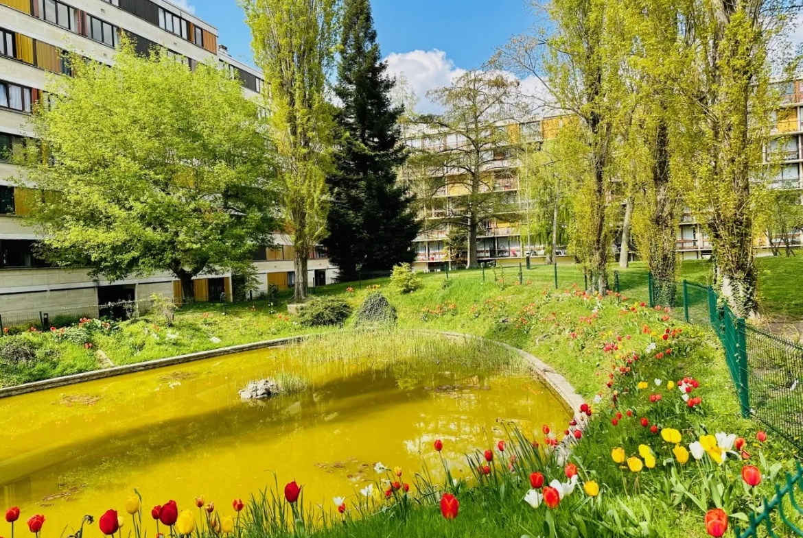 Appartement avec piscine et balcon - Fontenay le Fleury 