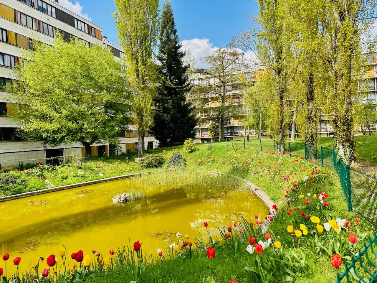 Appartement avec piscine et balcon - Fontenay le Fleury 