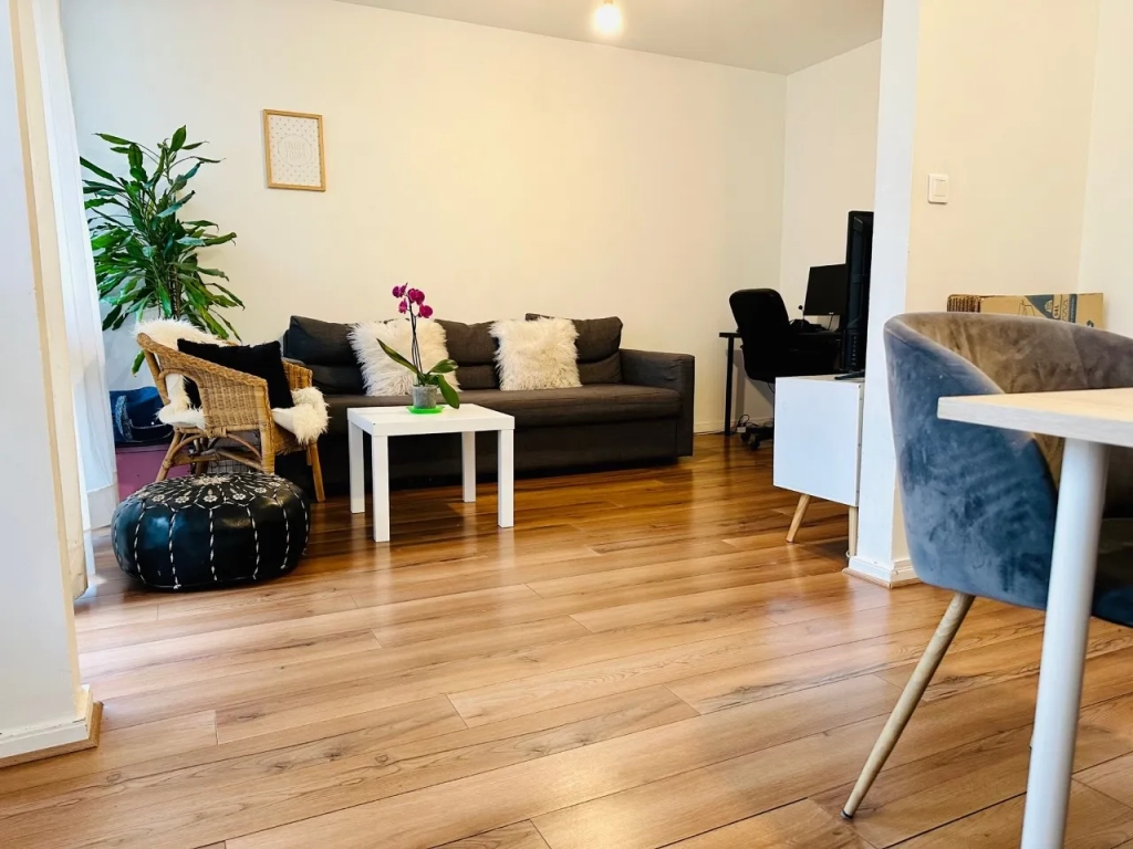 Appartement avec piscine et balcon - Fontenay le Fleury