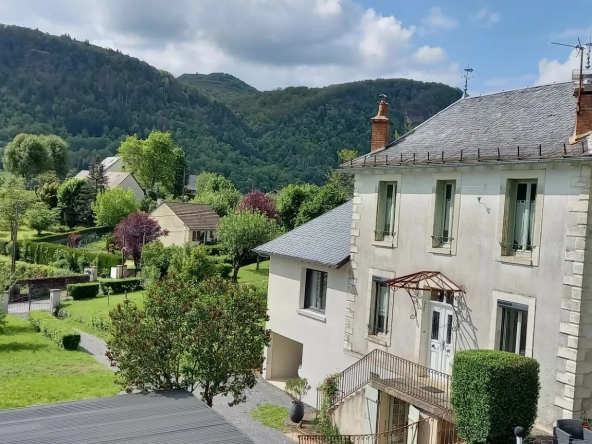 Belle Maison en Pierre 1930 à Aurillac