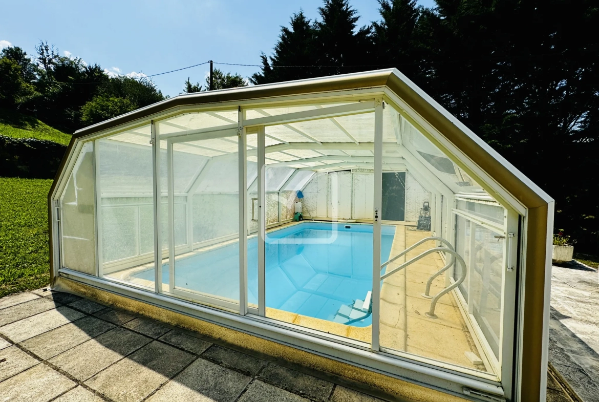 Pavillon de 106m2 avec piscine couverte à Salviac 