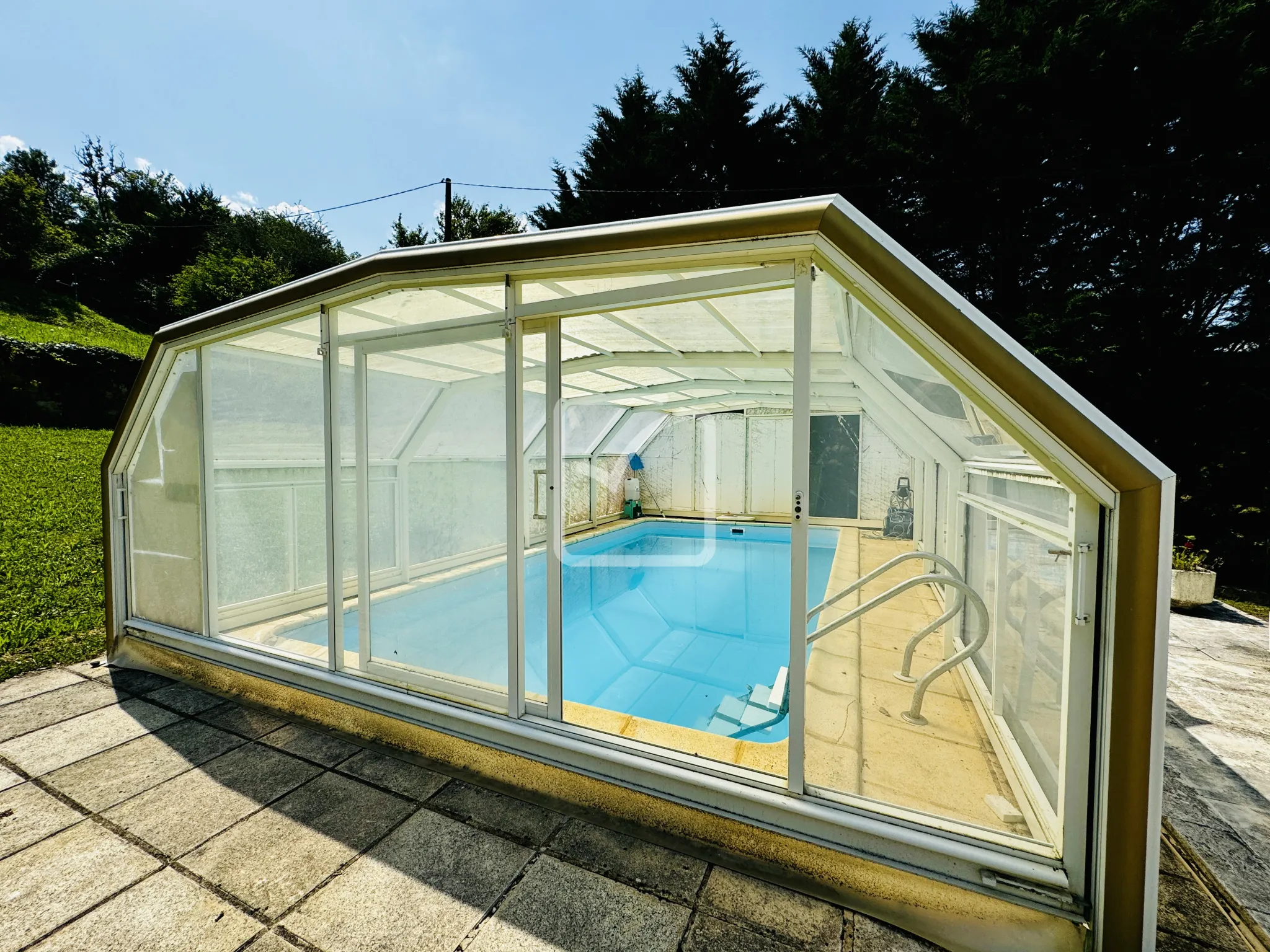 Pavillon de 106m2 avec piscine couverte à Salviac 