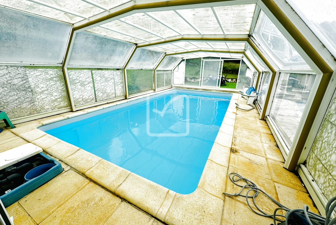 Pavillon de 106m2 avec piscine couverte à Salviac 