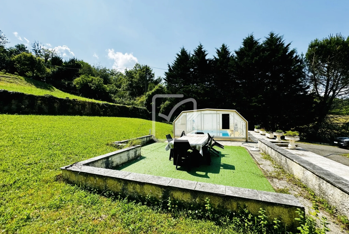 Pavillon de 106m2 avec piscine couverte à Salviac 