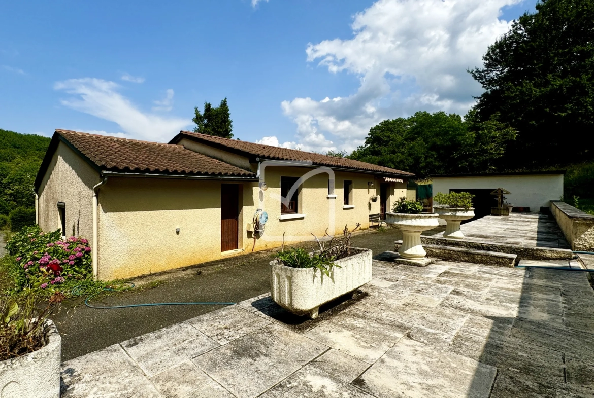 Pavillon de 106m2 avec piscine couverte à Salviac 