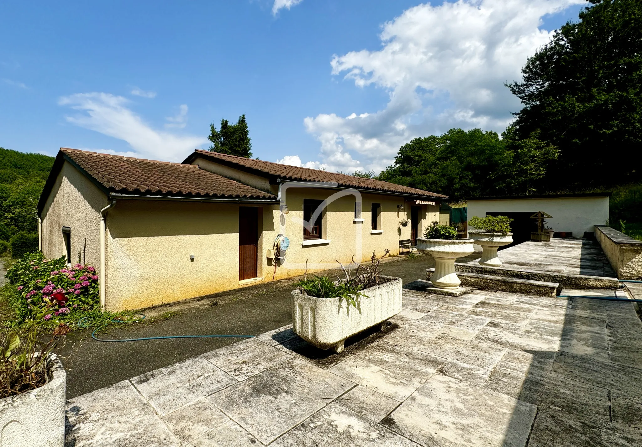 Pavillon de 106m2 avec piscine couverte à Salviac 