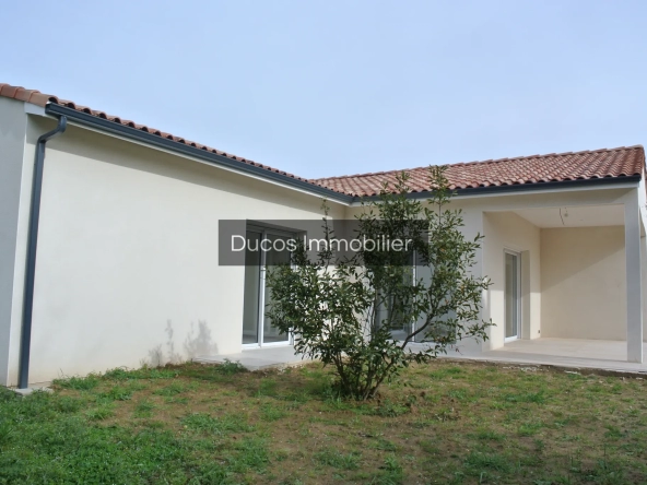 Modern Villa in Beaupuy, 1 Hour from Boreaux