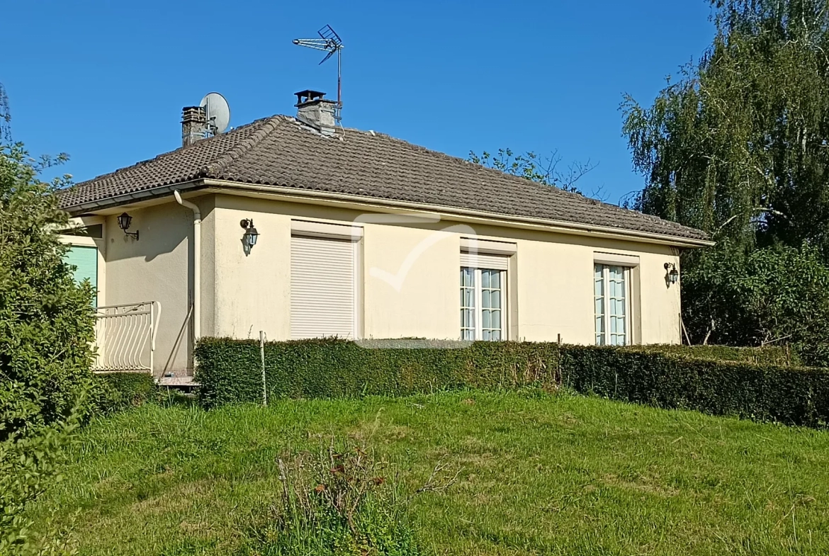 Maison plain pied avec sous-sol semi enterré à Dussac 