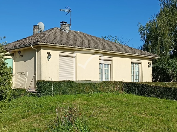 Maison plain pied avec sous-sol semi enterré à Dussac