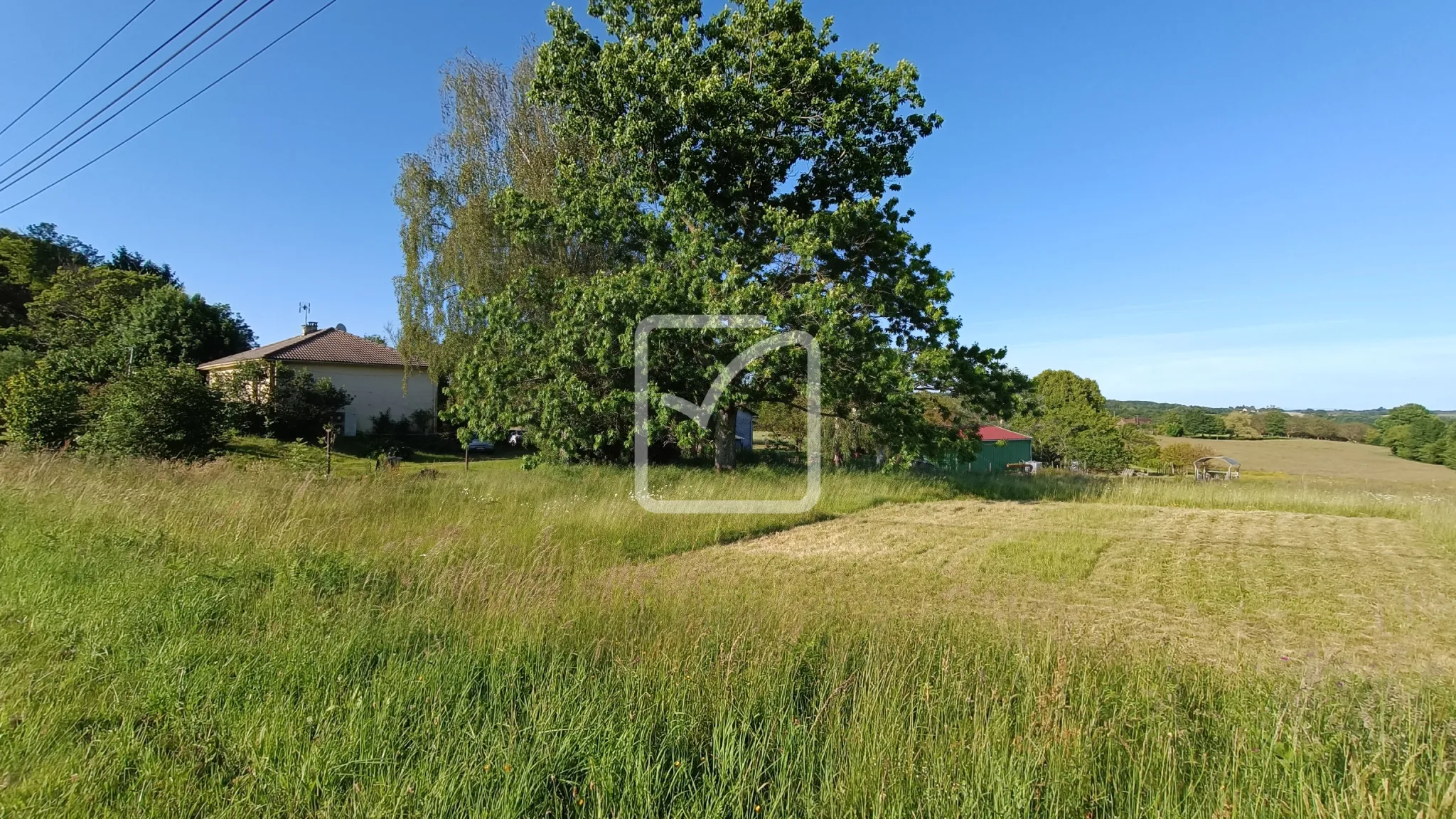 Maison plain pied avec sous-sol semi enterré à Dussac 