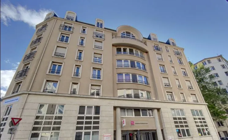 Furnished Studio in Lyon 7th - Investment Opportunity 