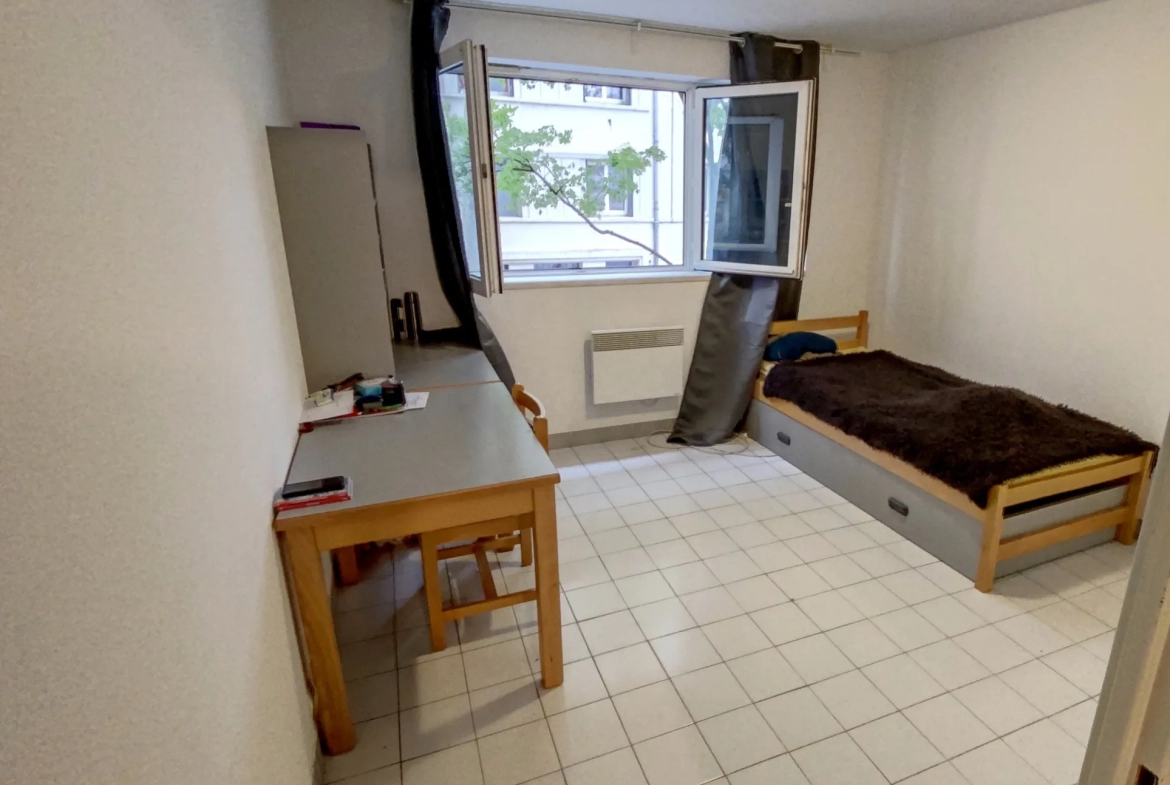 Furnished Studio in Lyon 7th - Investment Opportunity 