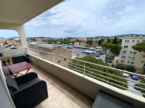 Faux T3 55 m2 - Terrasse, ascenseur et parking - Toulon Est