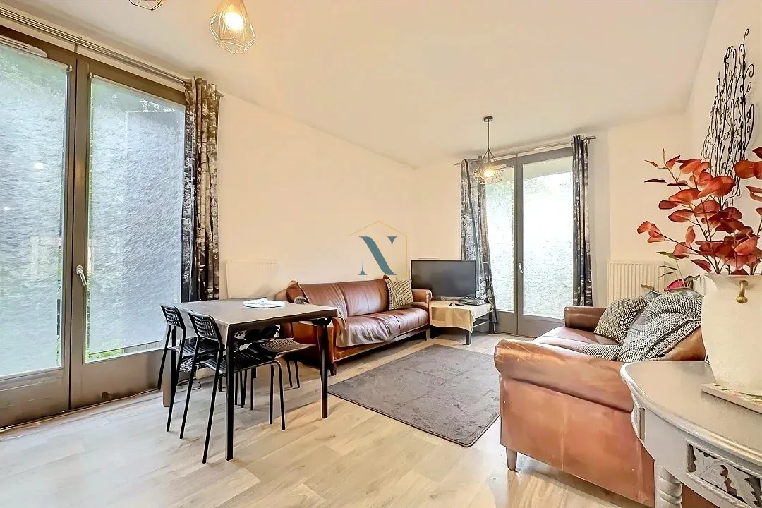 Appartement T3 avec Terrasses et Parking à Loos 