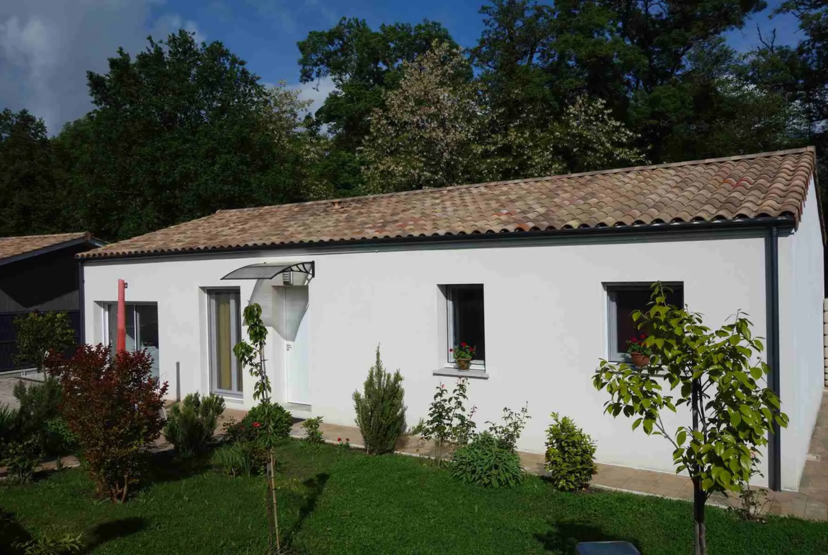 Maison Moderne avec Piscine à Berson 