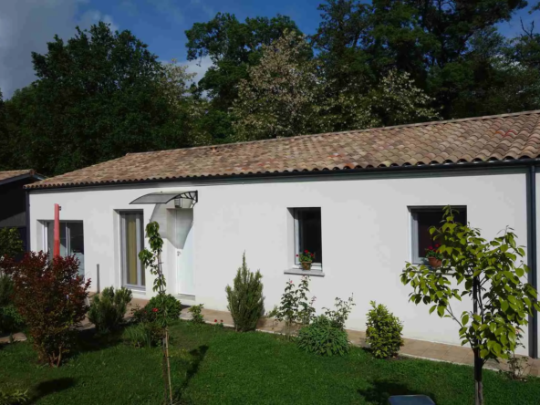 Maison Moderne avec Piscine à Berson