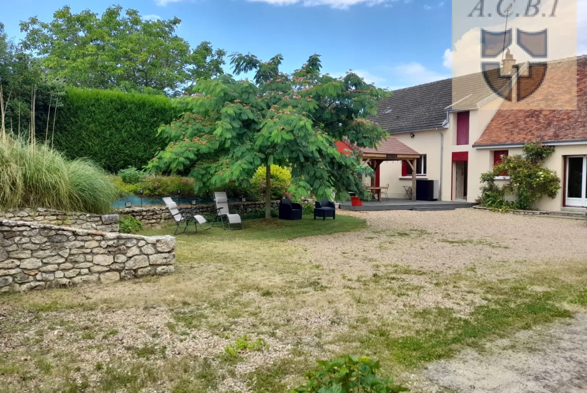 Corps de ferme avec dépendances à Cloyes sur le Loir 