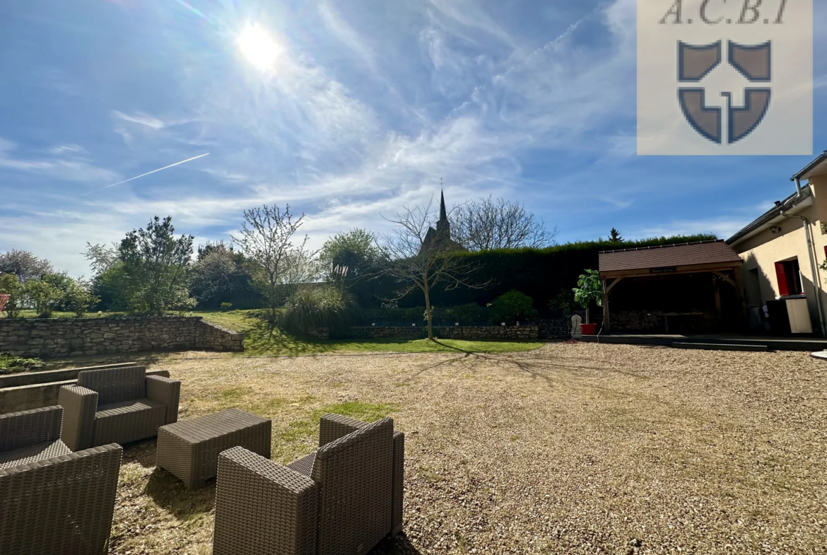 Corps de ferme avec dépendances à Cloyes sur le Loir 