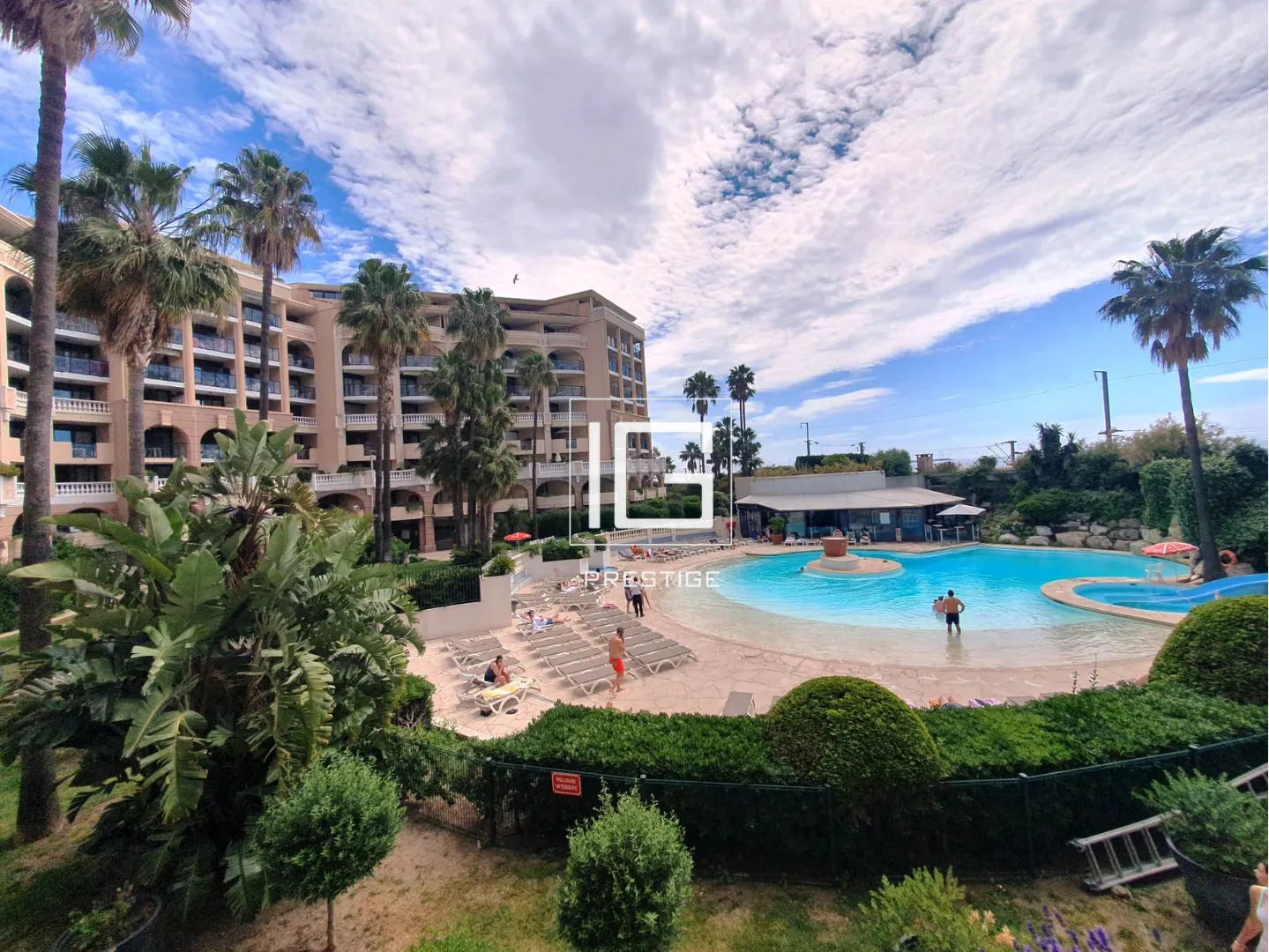 Appartement 2 pièces avec parking dans résidence sécurisée à Cannes 