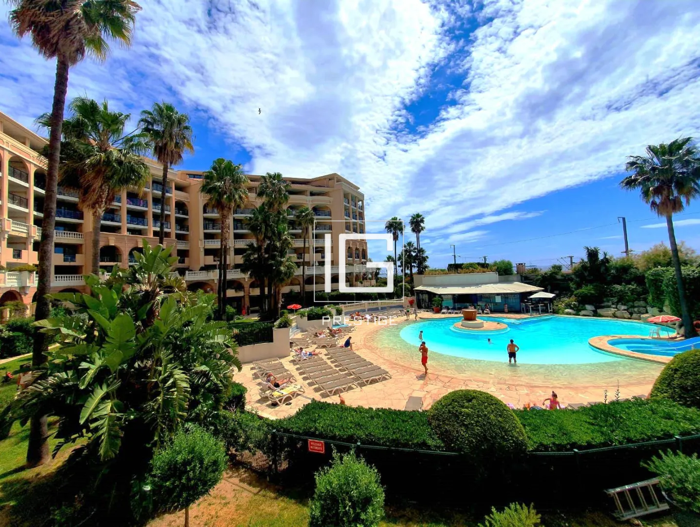 Appartement 2 pièces avec parking dans résidence sécurisée à Cannes 