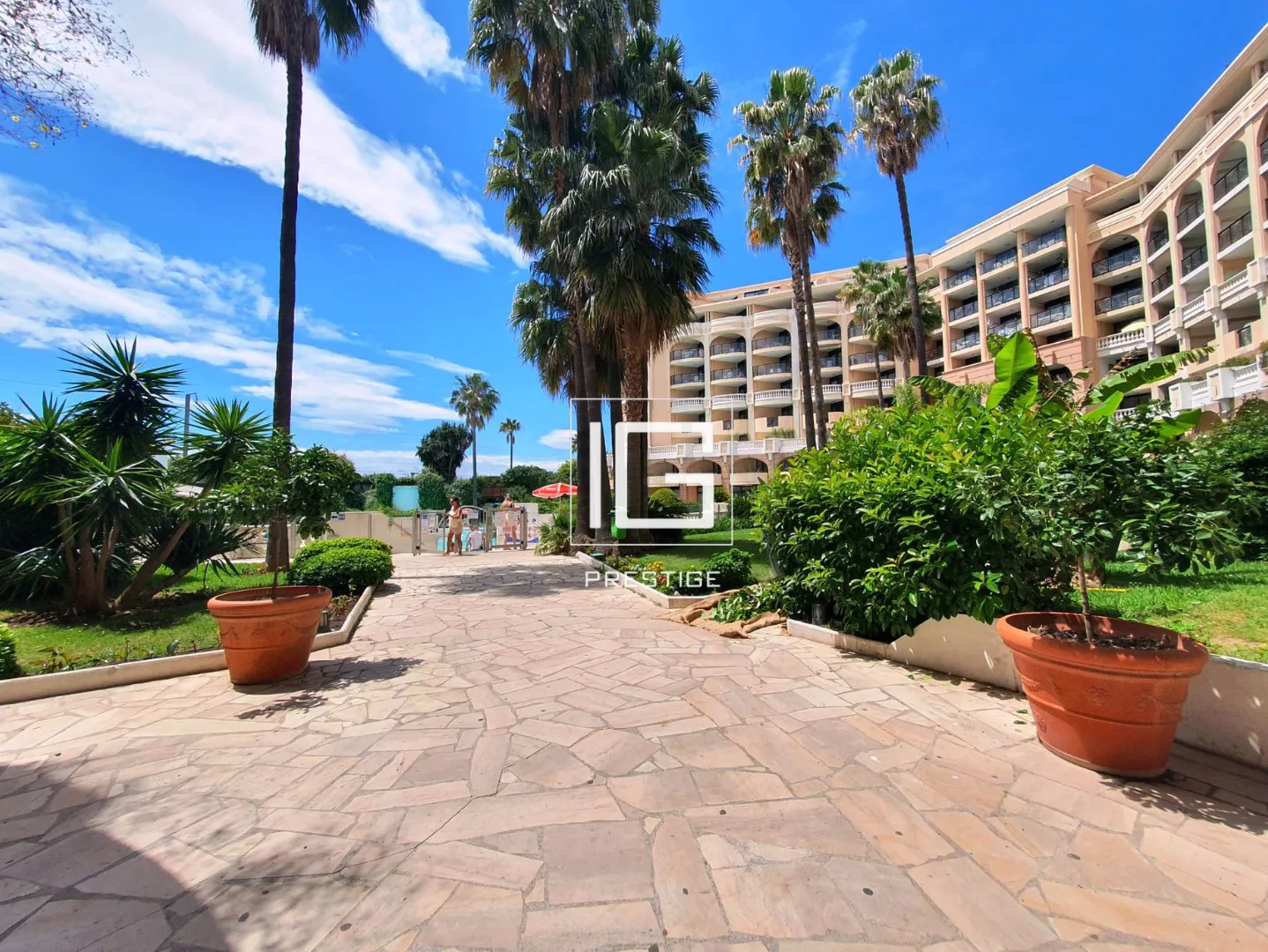 Appartement 2 pièces avec parking dans résidence sécurisée à Cannes 