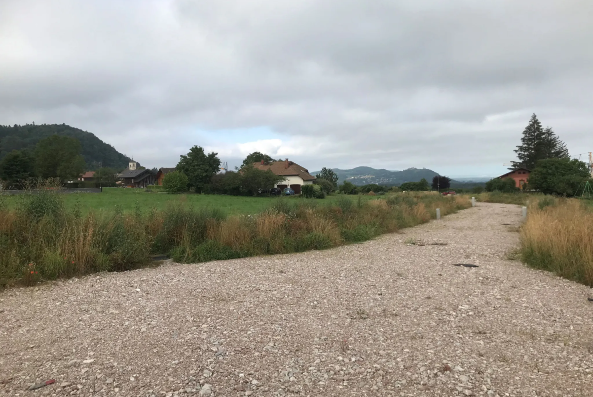 Terrain constructible au Lyaud (74200) 