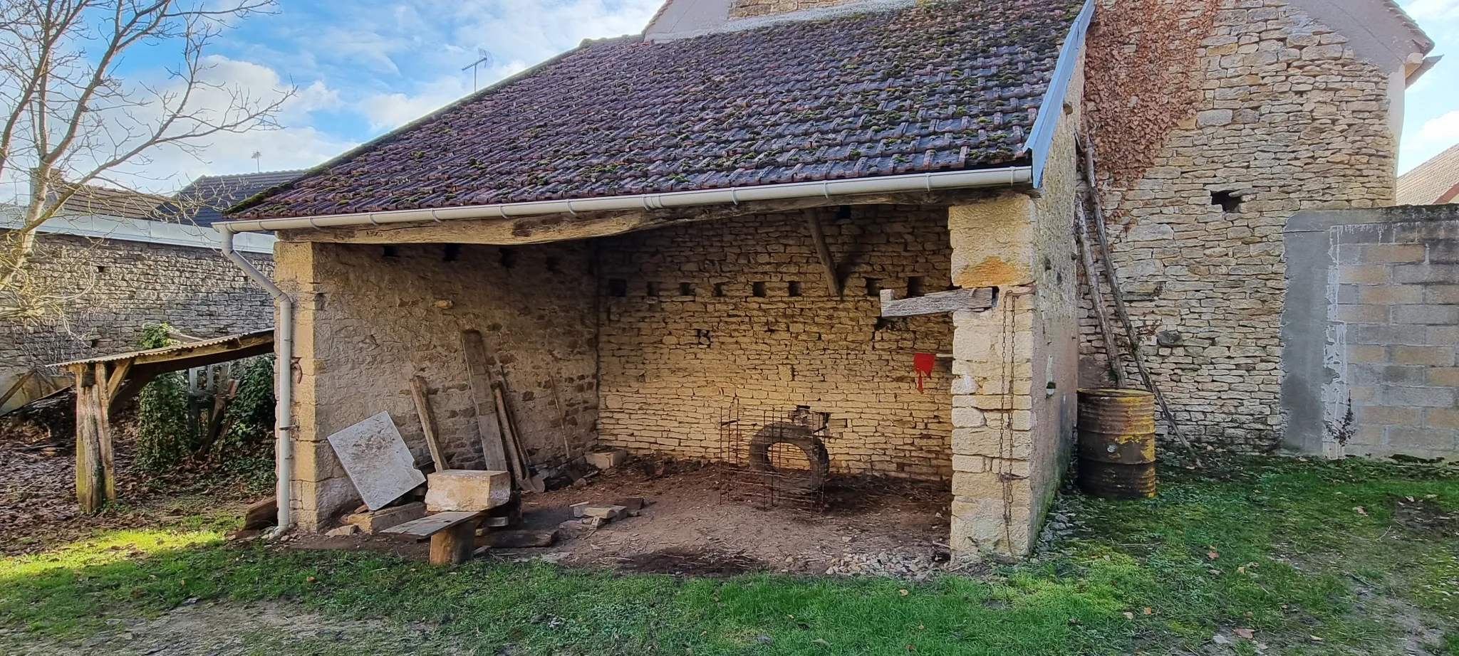 Maison à Rénover avec Dépendances à Trucy l'orgueilleux 