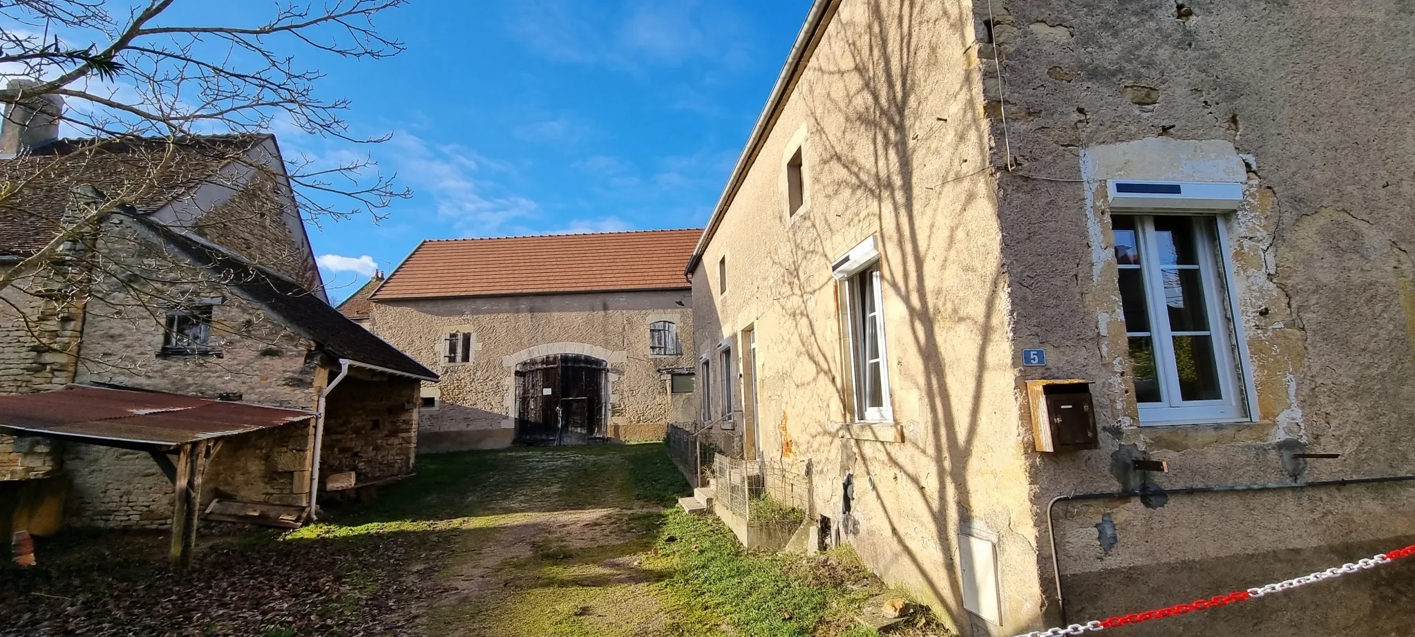 Maison à Rénover avec Dépendances à Trucy l'orgueilleux 