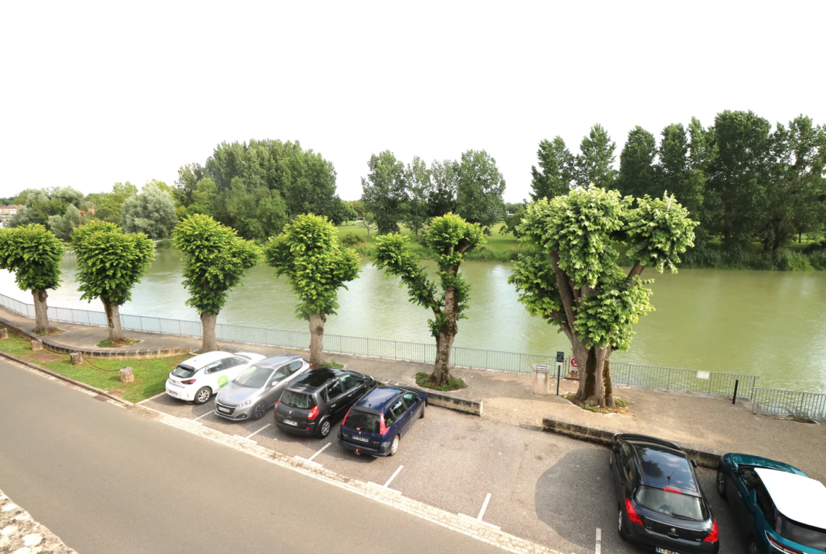 Maison de 103 m2 sur les quais de Saint-Savinien avec vue Charente 