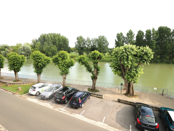 Maison de 103 m2 sur les quais de Saint-Savinien avec vue Charente