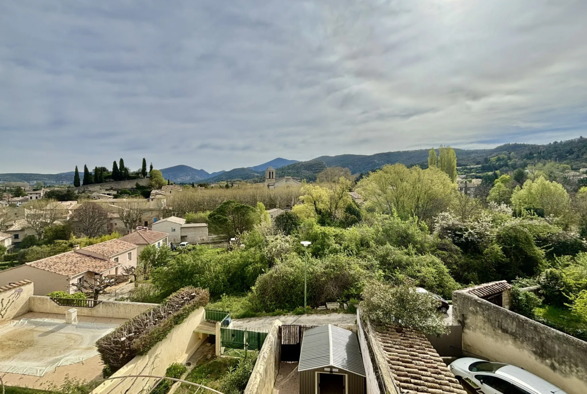 Maison de village avec extérieurs à Malaucène 