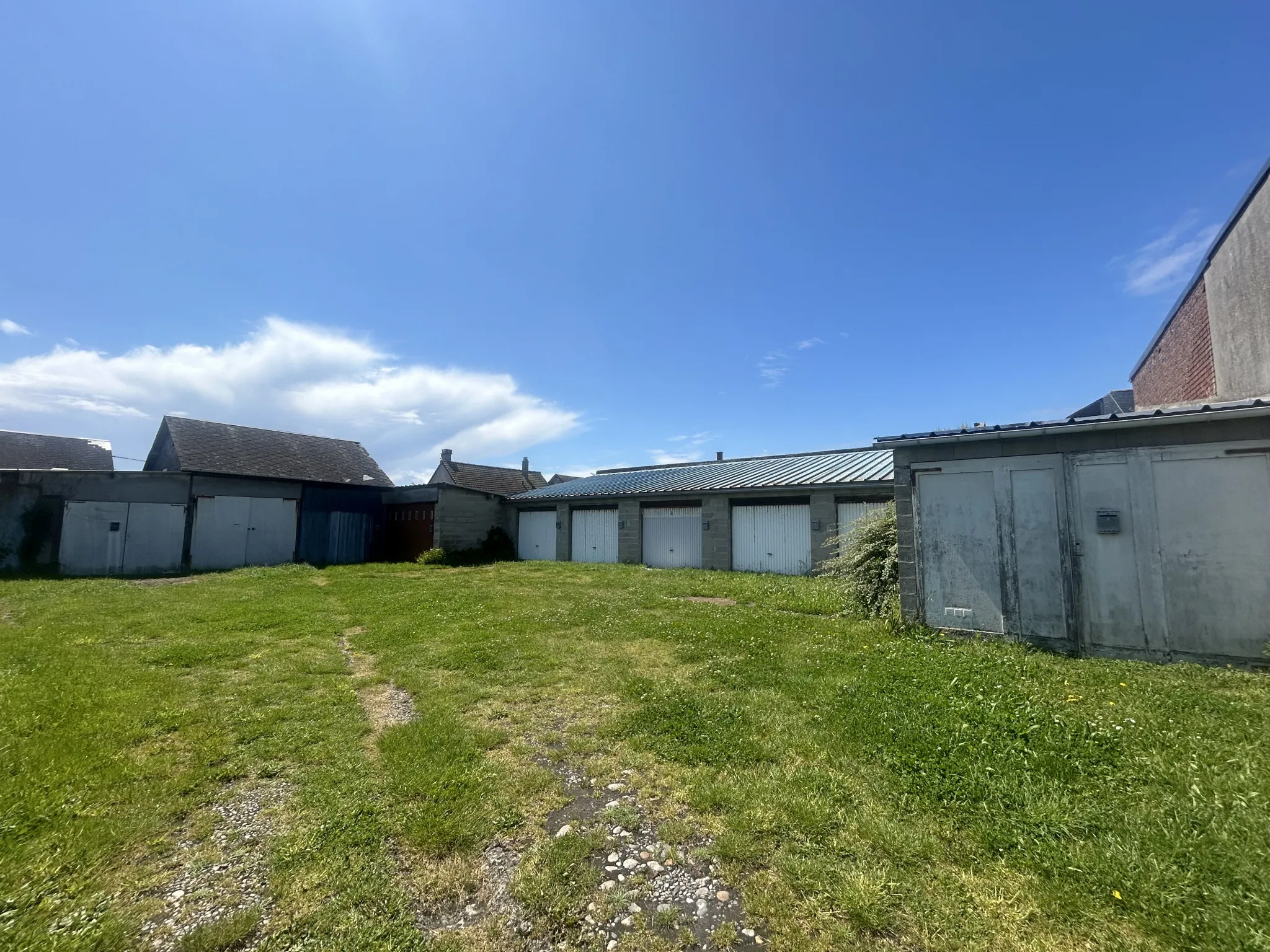 Terrain constructible avec dix garages à Cayeux-sur-Mer 