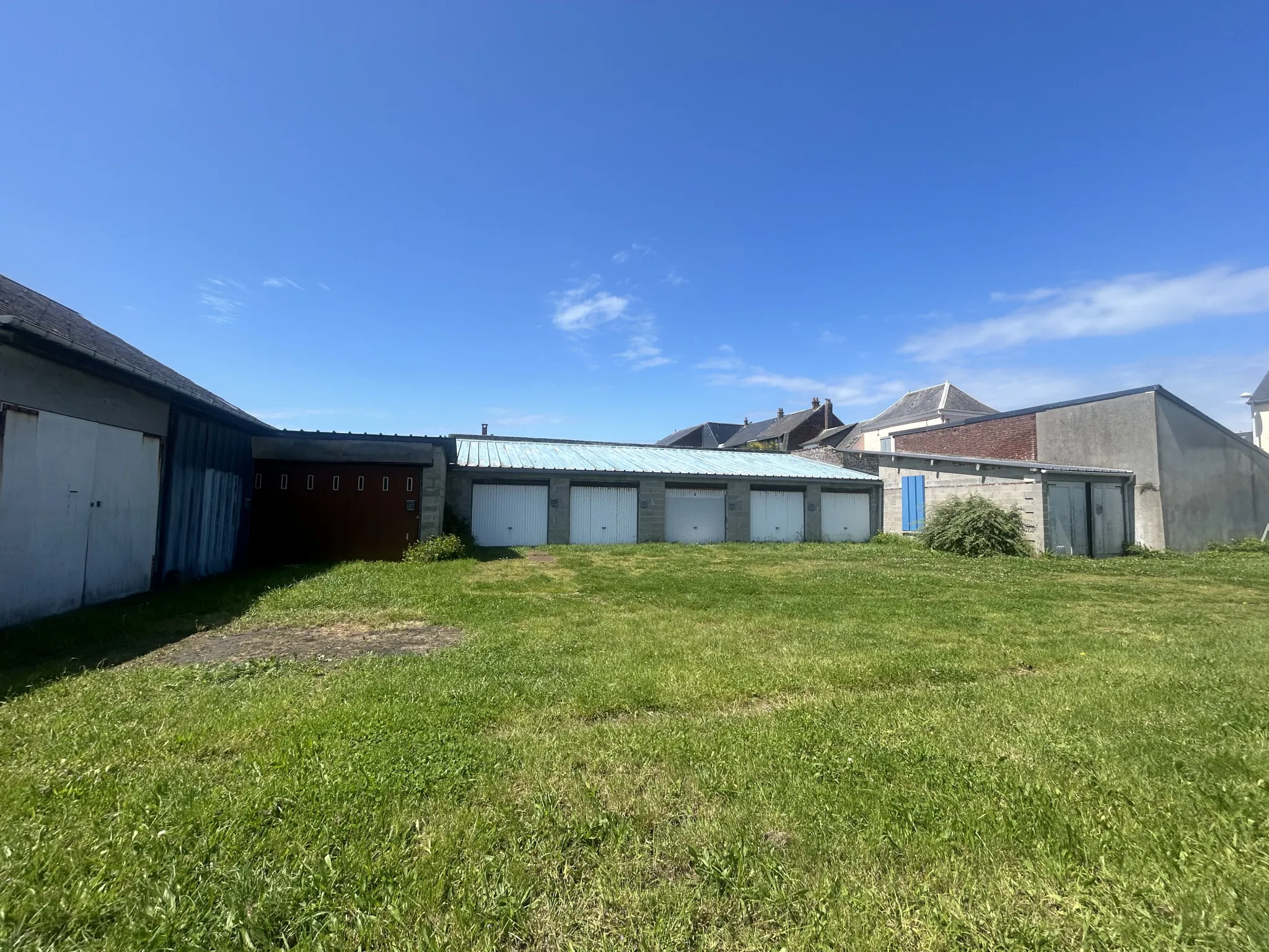 Terrain constructible avec dix garages à Cayeux-sur-Mer 